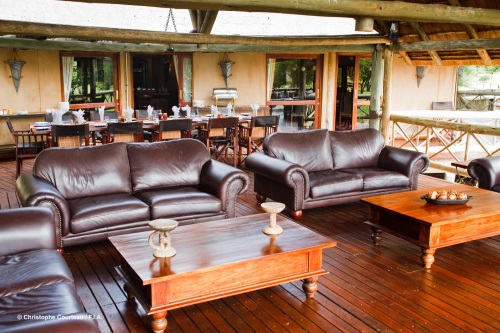 Deception Valley Lodge lounge en eettafel